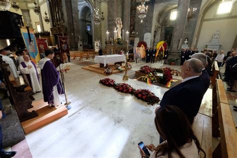 Sebastiano Tusa Folla Ai Funerali Nella Chiesa Di San Domenico La