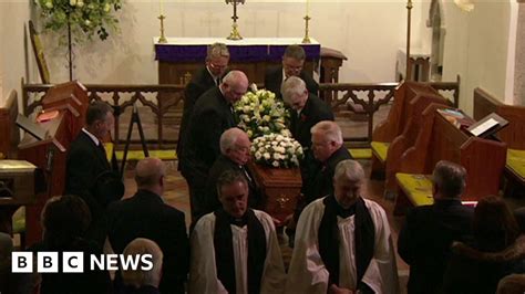 Antiques Roadshow Theme Tune Played At Hugh Scullys Funeral Bbc News