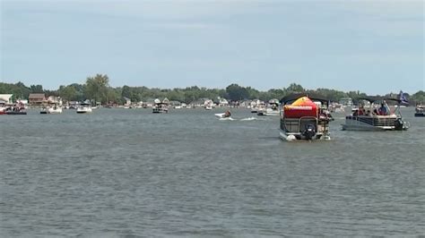 Hundreds Of Boaters Weigh Anchor At Buckeye Lake For Labor Day