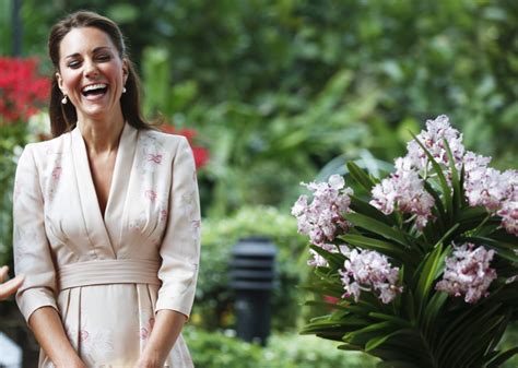 Prince William And Kate In Singapore Kate Wears Vibrant Floral Dress For Welcome Ceremony Photos