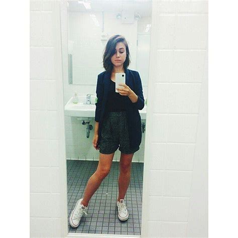 How To Take A Mirror Selfie Popsugar Fashion Mirror Selfie Poses