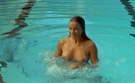 Naked Valérie Kaprisky In Une Glace Avec Deux Boules