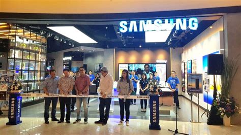 Celebrate 10 Years Of Galaxy At Samsungs New Experiential
