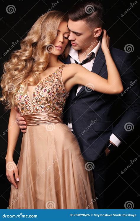 Histoire D Amour Beaux Couples Sexy Femme Blonde Magnifique Et Homme Bel Photo Stock Image Du