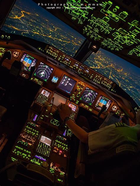 1280 x 865 jpeg 119 кб. Boeing 777 cockpit at night. | Aviation, Cockpit ...