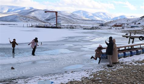 Bayburt ta soğuk hava göletleri dondurdu Trabzon Haber Haber61