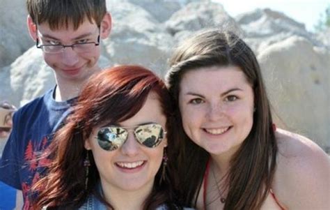 12 Examples Of Funny Holiday Photobombs