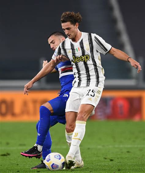 Champions juventus claim a deserved victory over sampdoria to remain in touch with serie a champions juventus ensured they remain in touch with serie a leaders ac milan as andrea pirlo's. Juventus - Sampdoria, la photogallery