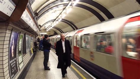 London Underground Bakerloo Line 1972 Tube Stock 3258 Arrives At Baker