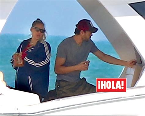 En HOLA Enrique Iglesias y Anna Kournikova las imágenes exclusivas