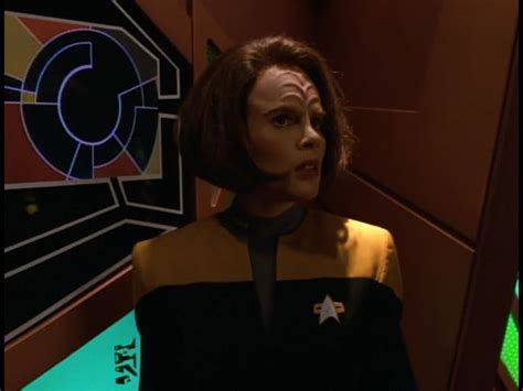 Star Trek Voyager 2 X 17 Dreadnought Roxann Dawson