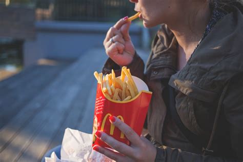 Research from the office of national statistics showed that the annual average spent on take away meals was £265 in 2018. Is UK fast food vegan in 2020? | The Vegan Review