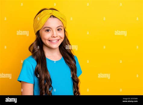 Cute Preteen Girl Long Curly Fotos Und Bildmaterial In Hoher Auflösung Alamy