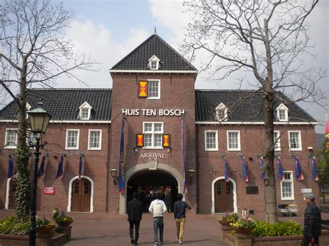 The Travelling Macdonalds!: Sasebo & Huis Ten Bosch