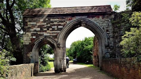 Waltham Abbey And King Harolds Tomb Essex Youtube