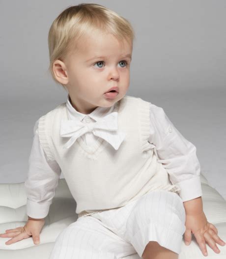 Abbigliamento per neonato con un'ampia scelta di vestiti, tutine, body, completini e capi per ogni occasione. Abito cerimonia neonato