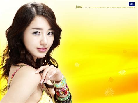 pretty pure and beautiful korean actress yoon eun hye desktop wallpapers everything 4u