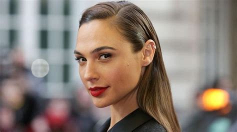 Gal Gadot Riles Up The Internet Over ‘whitewashed Cleopatra Casting