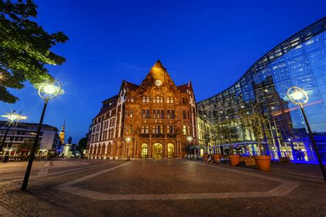 Located at the southern first mentioned as throtmanni in 885, dortmund became a free imperial city in 1220 and later joined. Dortmund Pictures | Photo Gallery of Dortmund - High ...