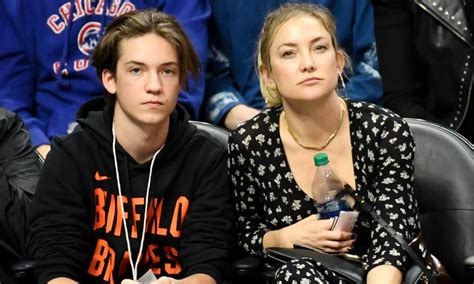 Kate hudson plastic surgery 2021. Kate Hudson emotional over son Ryder in new family photo ...