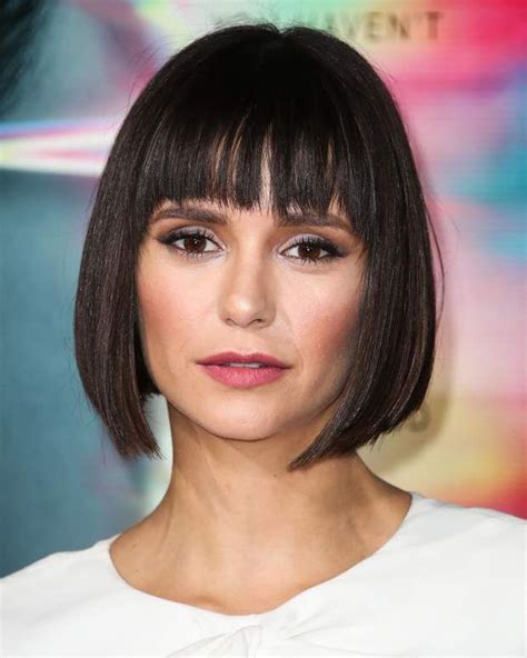Nina dobrev is a canadian actress best known for playing elena gilbert, a vampire's human girlfriend in the vampire diaries. Même Nina Dobrev s'est essayé au carré court à frange ...