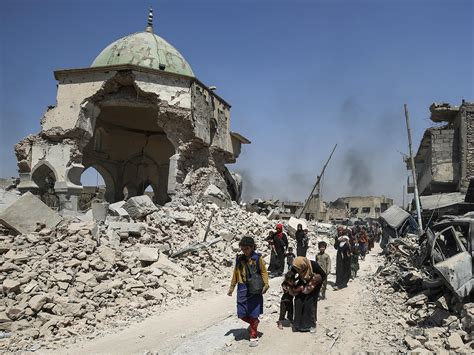 Mosul S Famed Mosque And Hunchback Minaret Destroyed By Isis Will