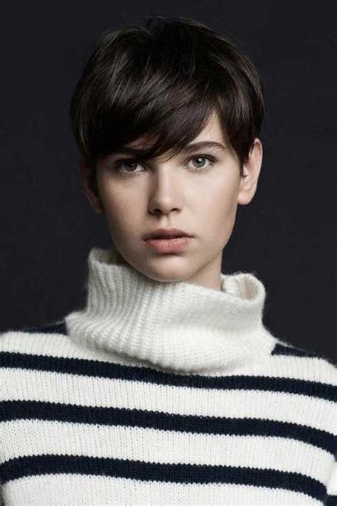 18 Flattering Short Hairstyles For Winter Pop Haircuts