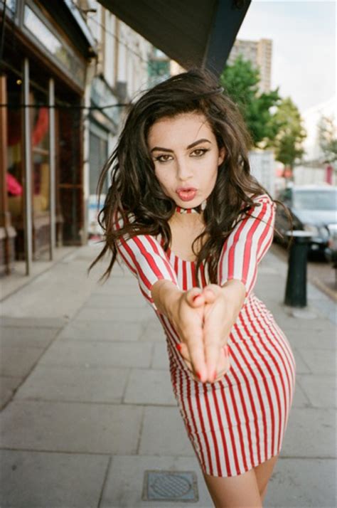 Love Charli Xcx Young Uk Singer Sells Out Sunday Night At The Parish