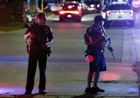 Two Florida Police Officers Killed 2 Injured In Separate Overnight Shootings The Washington Post
