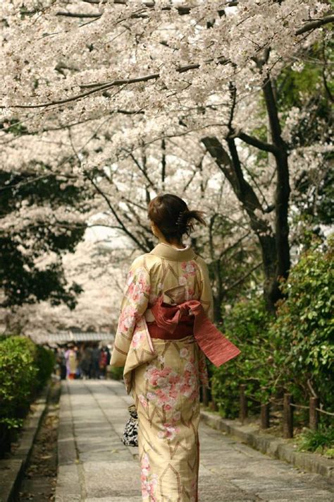 El Kimono O Vestimenta Tradicional Japonesa Japonismo Luna De Miel