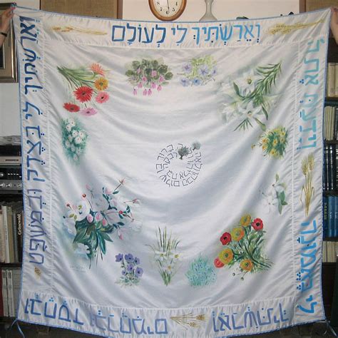 כל משתתף יקבל במתנה מגילת אסתר, והילדים יקבלו משלוחי מנות. עבודות מיוחדות - Yitzhak Giladi