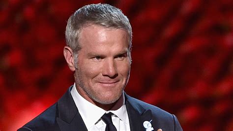 Brett Favre Takes Spotlight Once More As Centerpiece Of Hall Of Fame