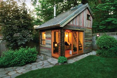 10 Super Cool Backyard Retreats And Playhouses Tiny Backyard House