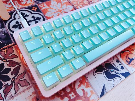 first custom kb! a simple budget build for my spouse. colors inspired