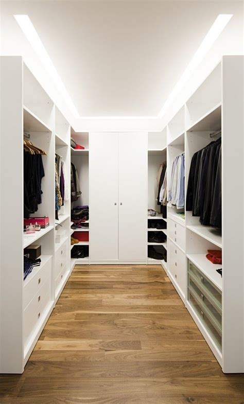 7 tips to create the perfect walk in closet 33+ Awesome Small Wardrobe Ideas for Small Space in 2020 | Dressing room design, Walk in closet ...
