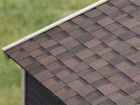 Ihre besandete oberfläche und die integrierte glasflieseinlage schützen das dach ihres gartenhauses oder carports dauerhaft vor niederschlägen. Karibu Dachschindeln Asymmetrisch - rot