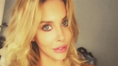 Olivia Newton Johns Daughter Chloe Lattanzi Quits Instagram