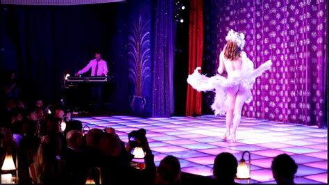 Sucre Dorge Burlesque Feather Fan Dance La Nouvelle Eve Paris Youtube