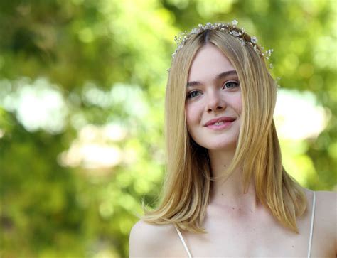 Elle Fanning Cute Style The Neon Demon Photocall In Rome