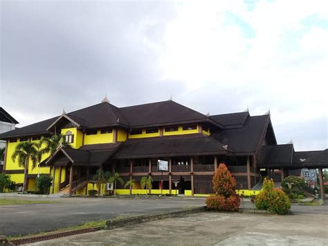 Betang merupakan rumah adat yang berasal dari provinsi kalimantan tengah. 3 Jenis Rumah Adat Kalimantan Barat dan Karakteristiknya