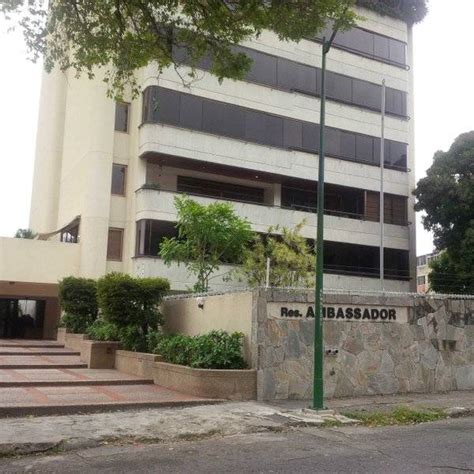Una de las primas de los hermanos asesinados en la comuna de el bosque, nicole madrid, aseguró que el principal sospechoso de los crímenes había estado residiendo en la casa de su tía por meses. Hermanos asesinados en La Castellana vivían en Francia - Efecto Cocuyo