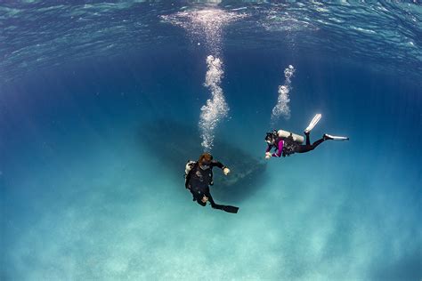 Looking for dan insurance dive. Diving Injuries in Insured DAN Members: An Analysis of Insurance Claims - Divers Alert Network