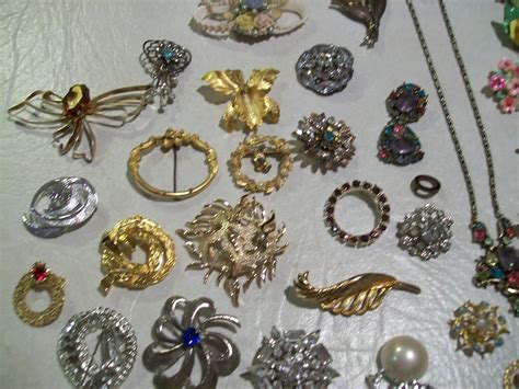 Vintage Costume Jewelry Lot 52 Pieces Pins Brooches