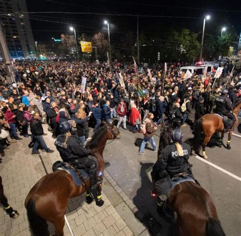 Sachsen: Neue Versammlungs-Regeln nach «Querdenken»-Demo - WELT