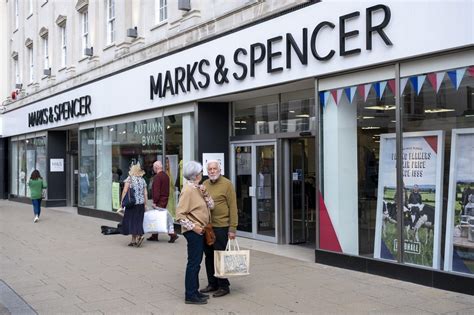 Self Checkout Counters Encourage Shoplifting Among Middle Class Brits Marks And Spencer Chairman Says