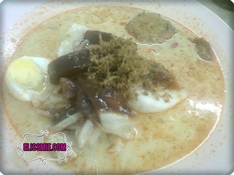 Huge seafood tom yum bowl. Breakfast @ Lontong Klang, Seksyen 7 Shah Alam ...