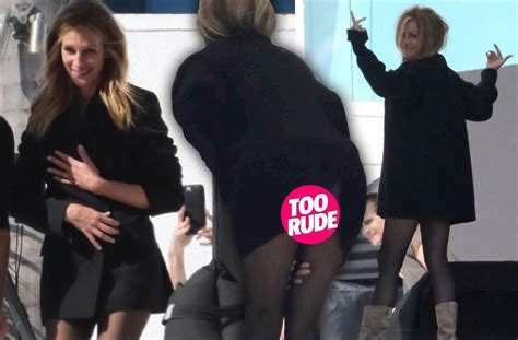 Photos Julia Roberts Suffers Wardrobe Malfunction Bare Butt In