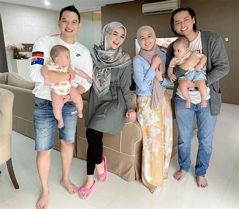 Dalam unggahan @igntainmentt tampak foto citra kirana diedit saat mengenakan baju tertutup warna pink. Potret Menggemaskan Anak Cut Meyriska & Citra Kirana Bak Bayi Kembar - Foto 7