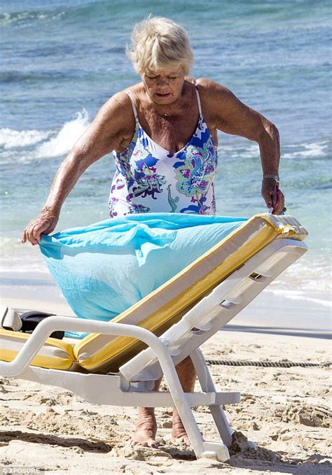 Judith Chalmers Cuts A Relaxed Figure As She Hits The Beach In Sunny Barbados Daily Mail Online