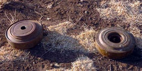 Landmine Explosion Kills 20 Civilians In Syrias Hama Middle East Monitor